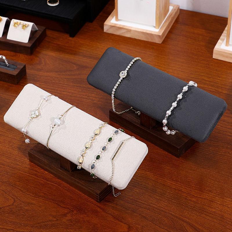 Jewelry And Watches Exhibition - رف عرض مجوهرات من خشب الجوز