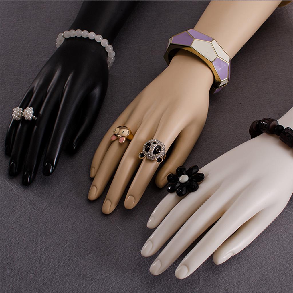 Jewelry And Watches Exhibition - حامل عرض على شكل يد مانيكان