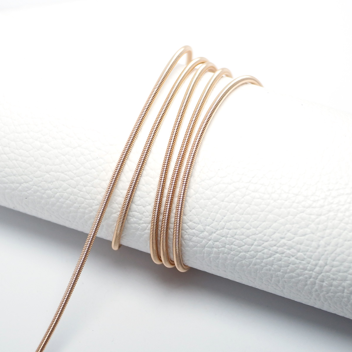 سلاسل الربيع ، ارتفع الذهب مطل - مراجعة Rose Gold Bracelet وسعره