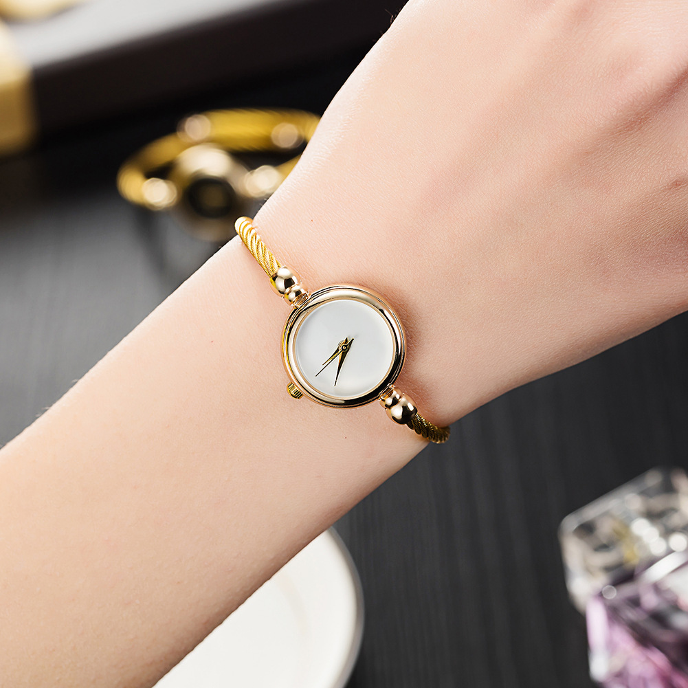 ساعة يد نسائية كلاسيكية صغيرة  - مراجعة Jewelry Watches Gold وسعره