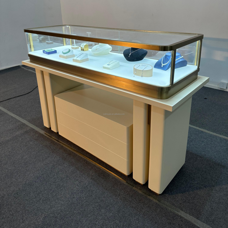 طاولة عرض ساعات ومجوهرات من ال - مراجعة Jewelry And Watches Exhibition وسعره