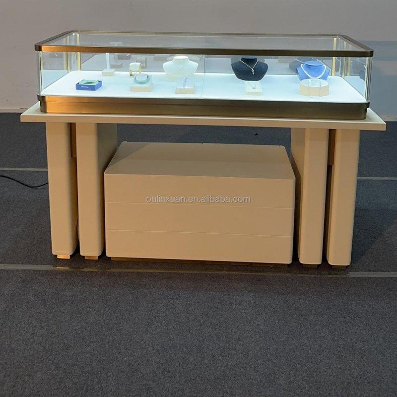 طاولة عرض ساعات ومجوهرات من ال - مراجعة Jewelry And Watches Exhibition وسعره