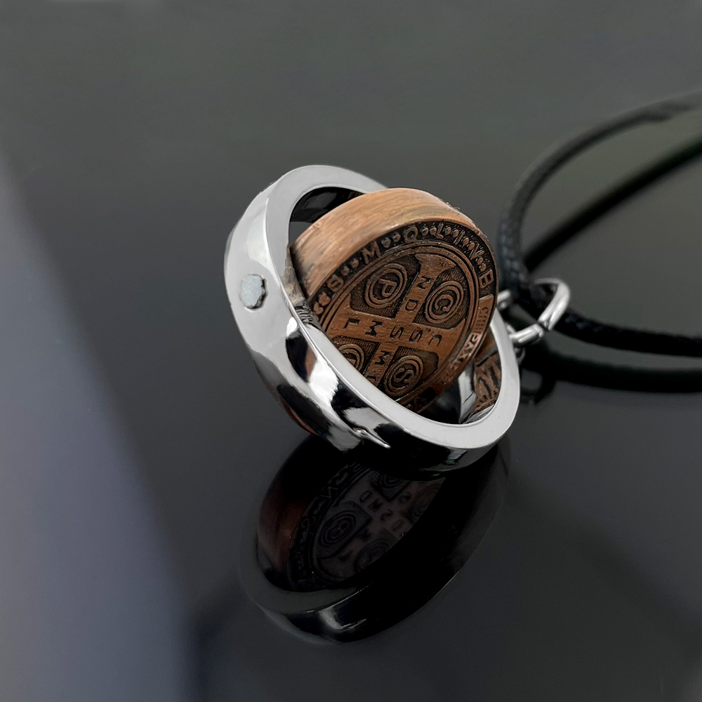 قلادة جديدة بتميمة القديس بيني - مراجعة Jewelry & Watches Store وسعره
