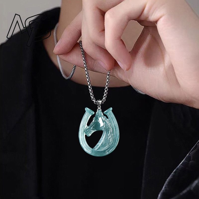 قلادة من الفضة S925 بحجر اليشم - مراجعة Jewelry & Watches Store وسعره