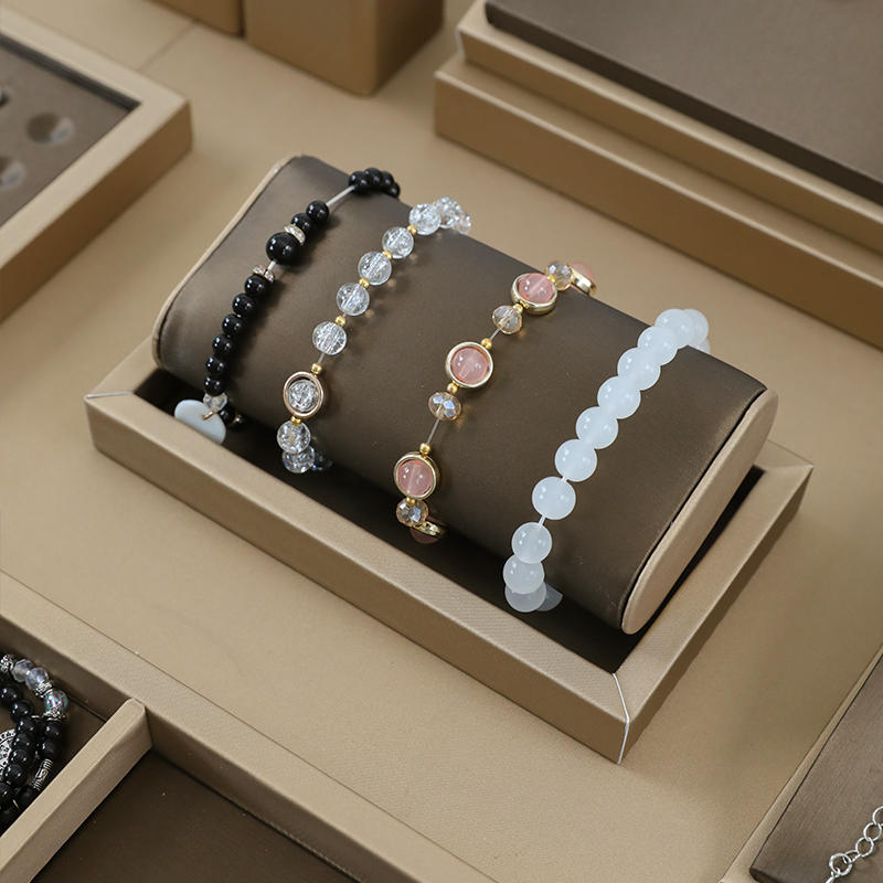 البني بو الجلود سوار عرض الرف  - مراجعة Jewelry And Watches Exhibition وسعره